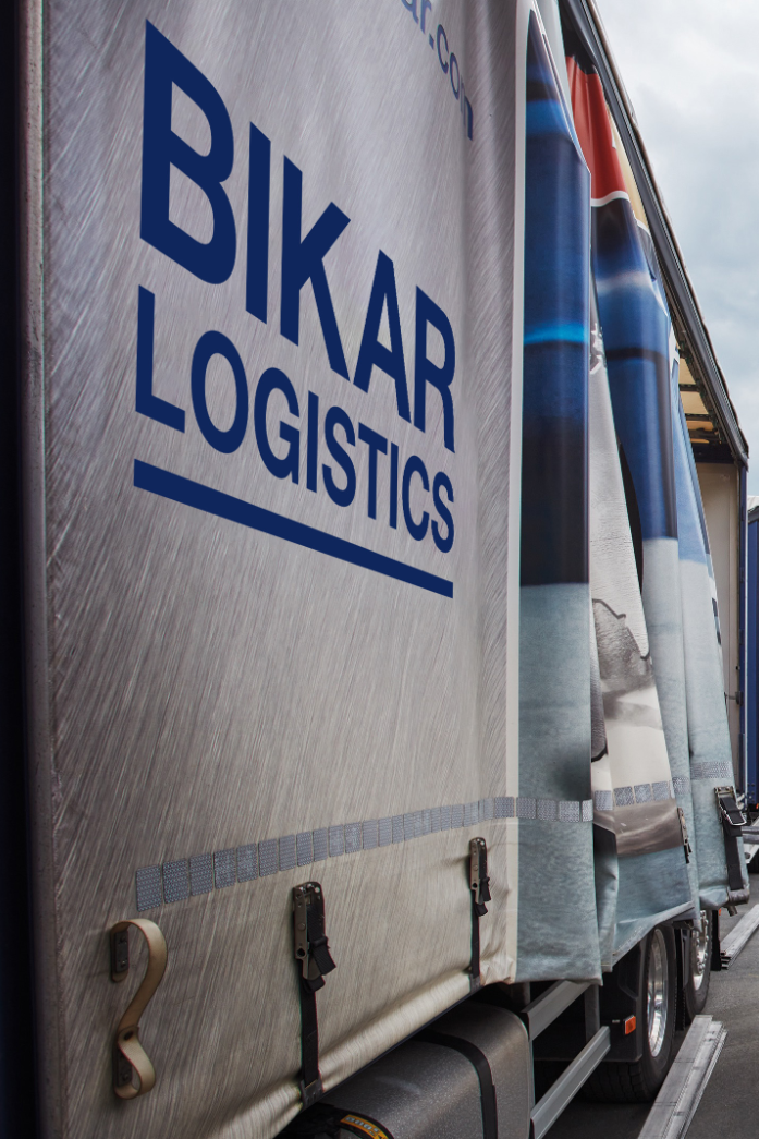 Loading of a truck of the BIKAR Logistic's fleet