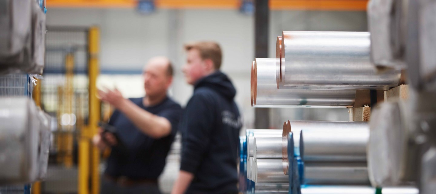 Aluminium Rundstangen Lager bei Bikar Metalle